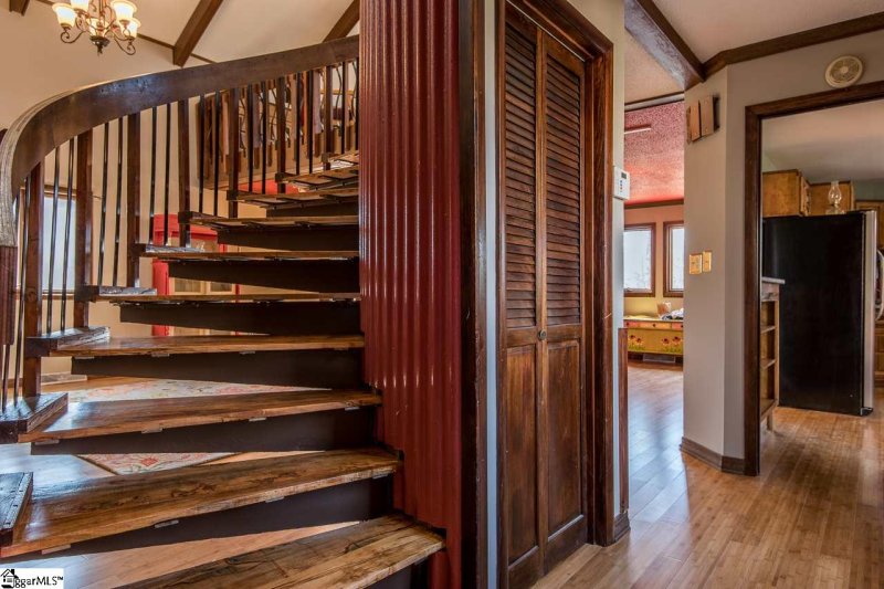 Property image 3 at 212 Lakecrest Drive, Greer, SC 29651-5955