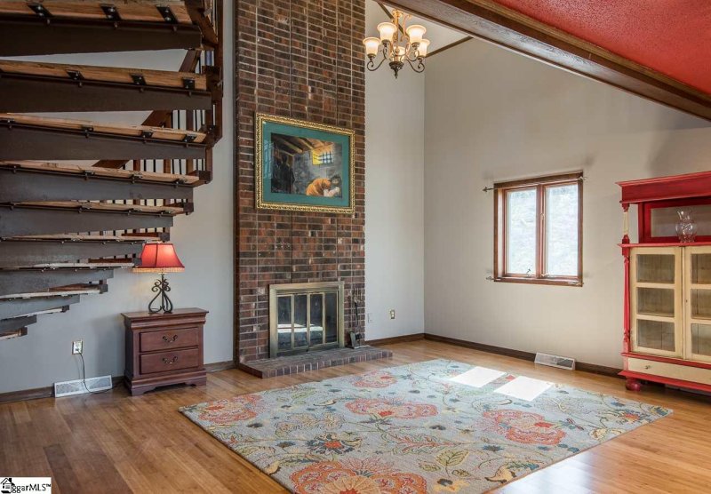 Property image 4 at 212 Lakecrest Drive, Greer, SC 29651-5955