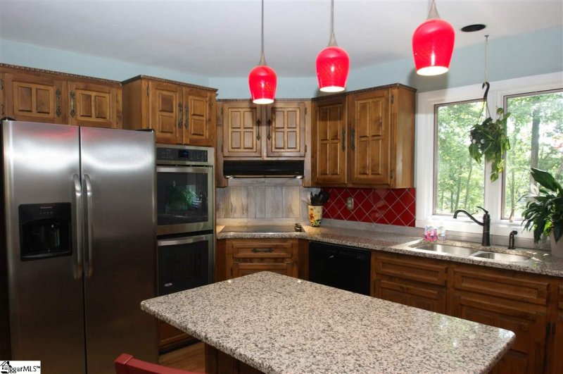 Property image 5 at 212 Lakecrest Drive, Greer, SC 29651-5955