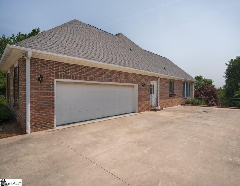 Property image 4 at 414 Mount Vernon Road, Greer, SC 29651