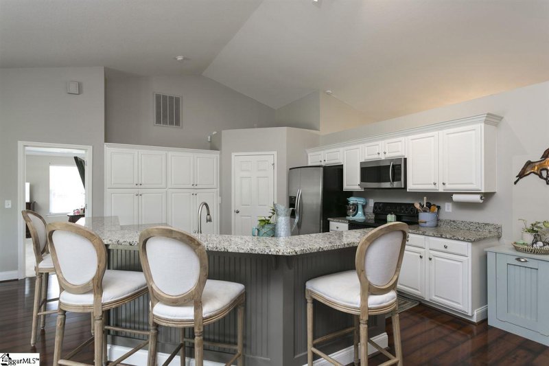 Property image 2 at 100 Countryglen Court, Greer, SC 29651