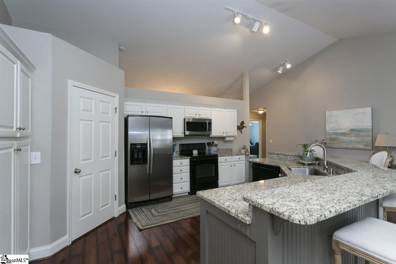 Property image 4 at 100 Countryglen Court, Greer, SC 29651