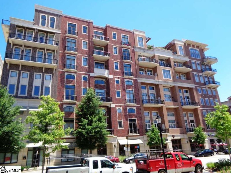 Property image 2 at 111 E McBee Avenue, Greenville, SC 29601