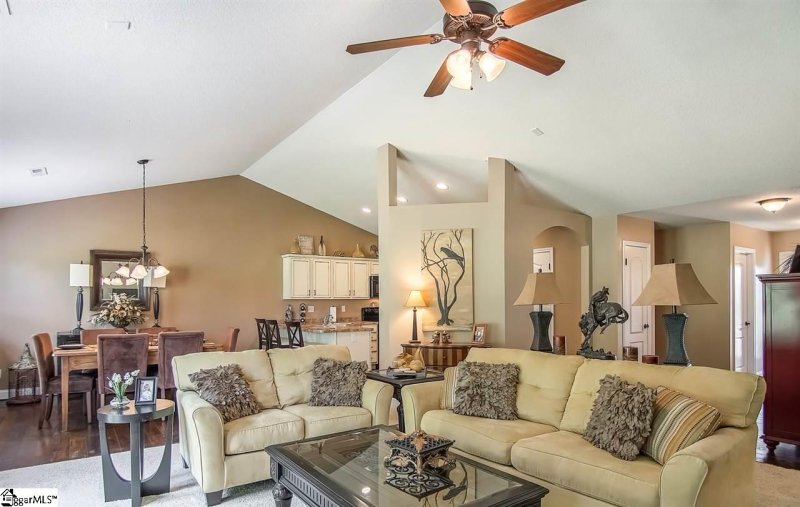 Property image 4 at 25 Berry Pine Court, Taylors, SC 29687