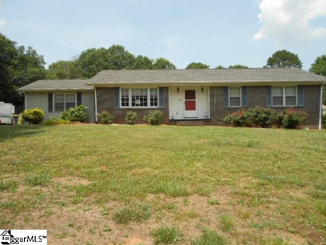 Property image 2 at 301 Barry Drive, Greer, SC 29650