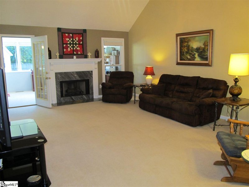 Property image 2 at 315 Tearose Lane, Simpsonville, SC 29681