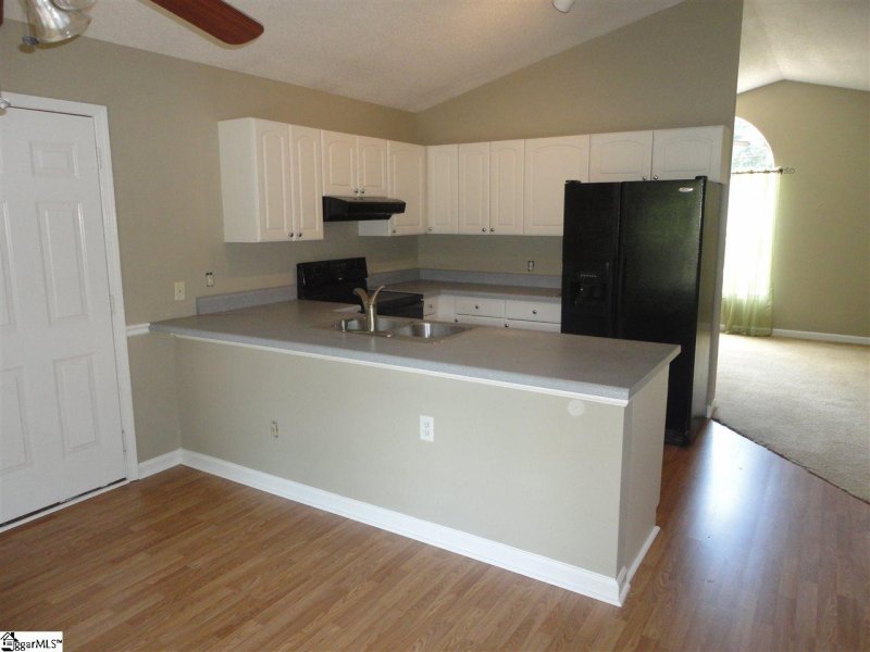 Property image 4 at 208 Harris Drive, Greer, SC 29651-4509