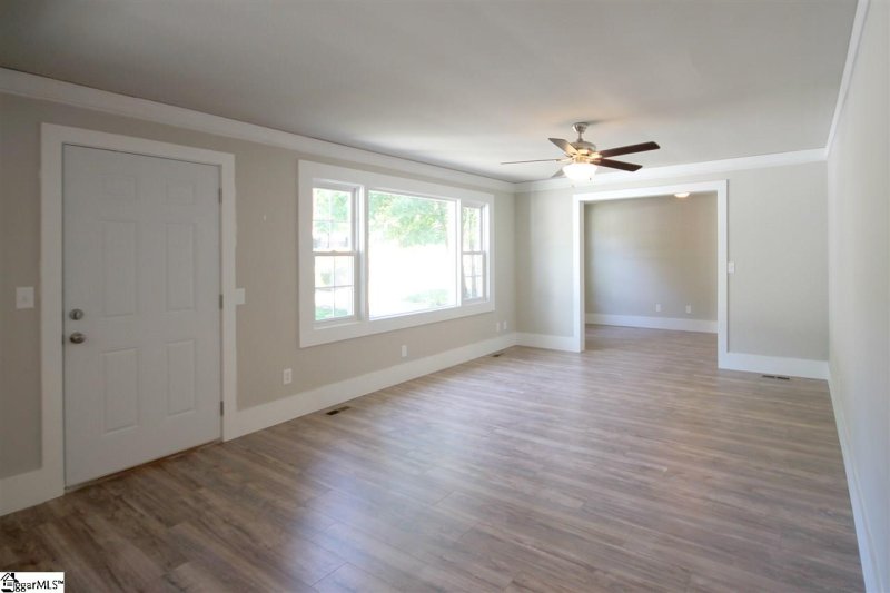 Property image 2 at 902 E Lee Road, Taylors, SC 29687