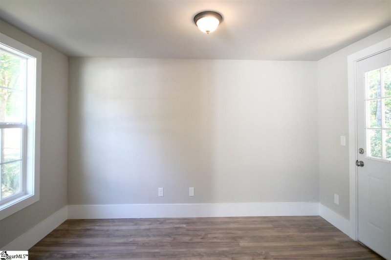 Property image 3 at 902 E Lee Road, Taylors, SC 29687