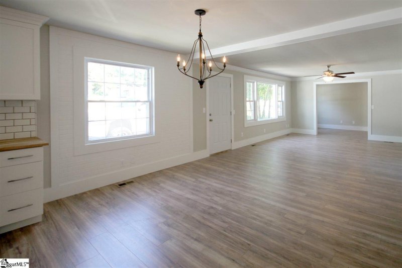 Property image 5 at 902 E Lee Road, Taylors, SC 29687