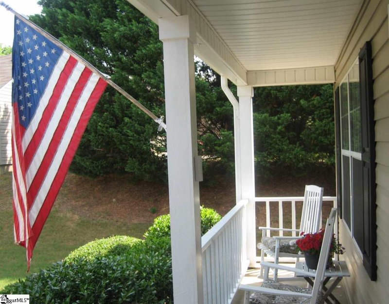 Property image 3 at 415 Revis Creek Court, Simpsonville, SC 29681