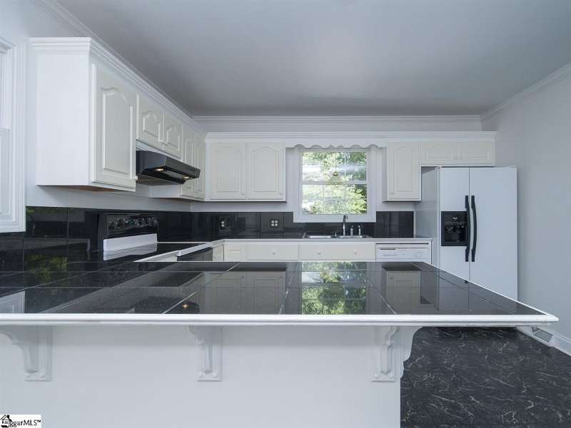 Property image 5 at 106 Pinewood Drive, Taylors, SC 29687