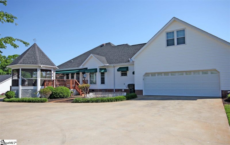 Property image 3 at 2827 LOCUST HILL Road, Taylors, SC 29687