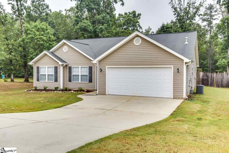 Property image 3 at 104 Cadbury Court, Williamston, SC 29697