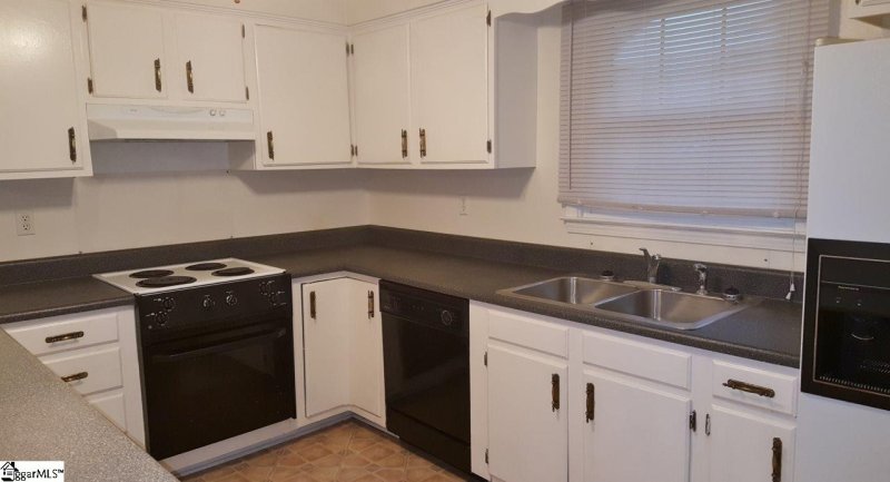 Property image 4 at 4917 CANDLEWYCK Lane, Greenville, SC 29615