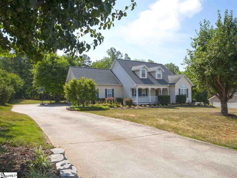Property image 2 at 118 Saddlebrook Avenue, Pickens, SC 29671