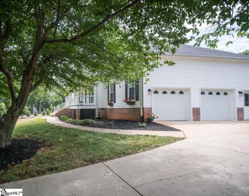 Property image 3 at 115 Rubiwood Circle, Greer, SC 29651