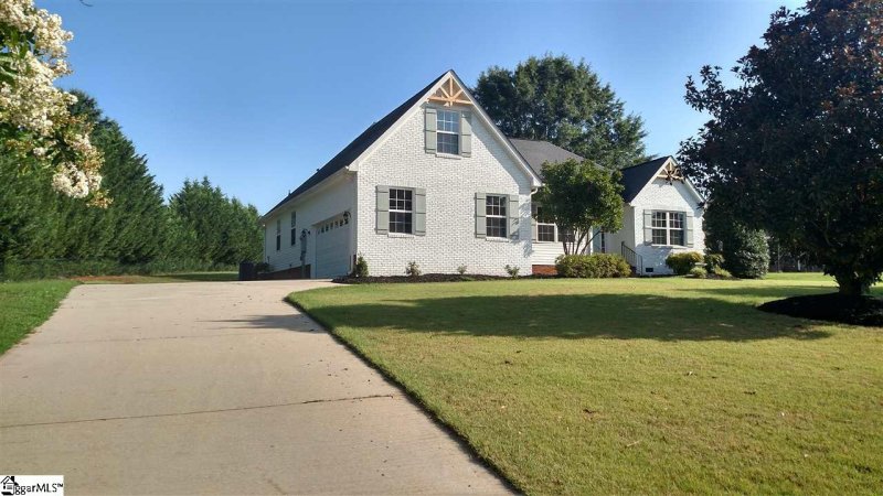 Property image 2 at 106 Shore View Court, Taylors, SC 29687