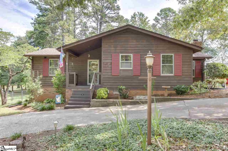 Property image 2 at 322 Country Glen Lane, Pelzer, SC 29669