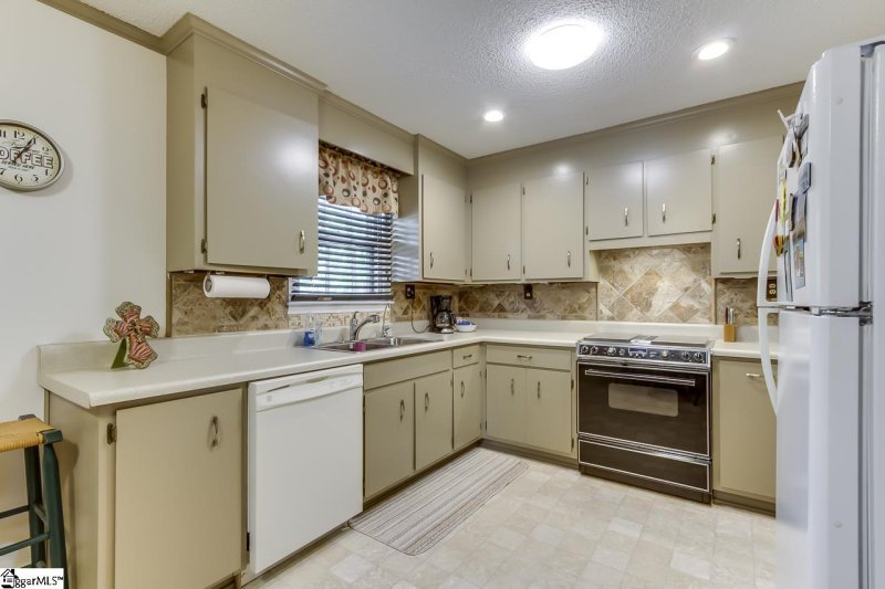 Property image 5 at 322 Country Glen Lane, Pelzer, SC 29669