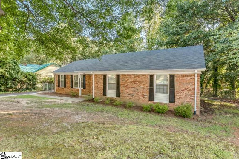 Property image 3 at 209 Seven Oaks Lane, Spartanburg, SC 29301-2723