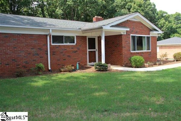 Property image 2 at 302 Azalea Court, Greenville, SC 29615
