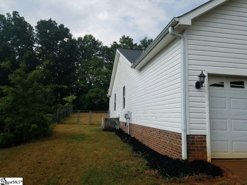 Property image 2 at 20 Michell Drive, Taylors, SC 29687