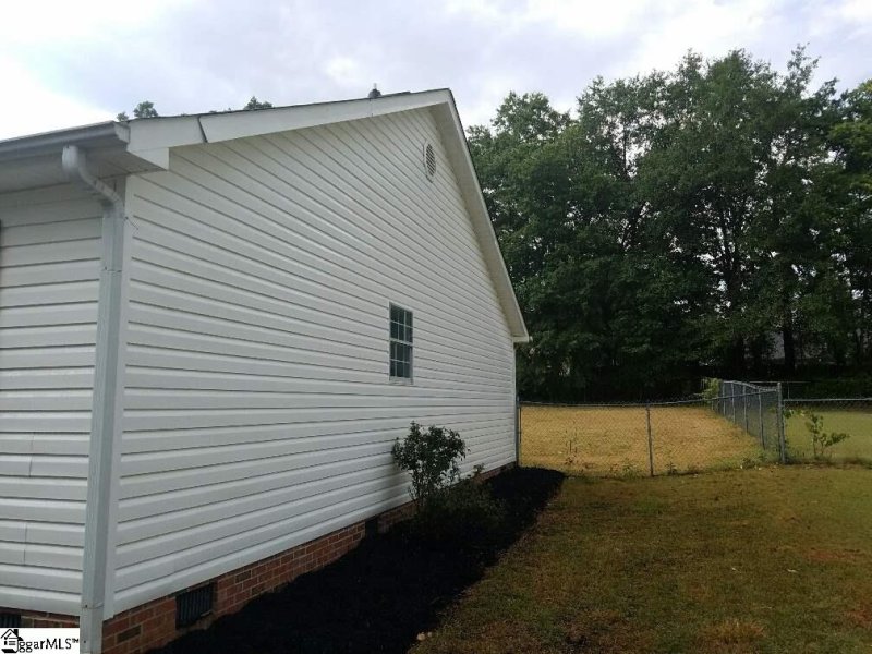 Property image 3 at 20 Michell Drive, Taylors, SC 29687