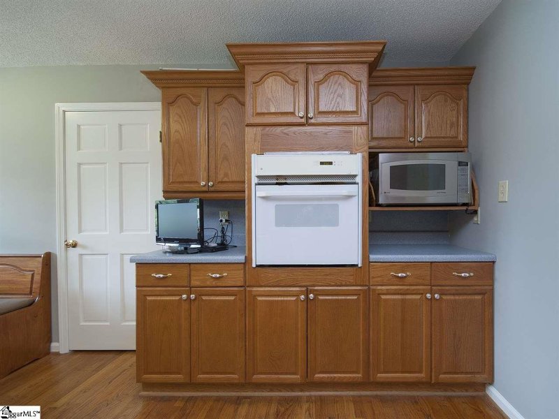 Property image 3 at 1162 Lakeview Drive, Greenville, SC 29611-7415