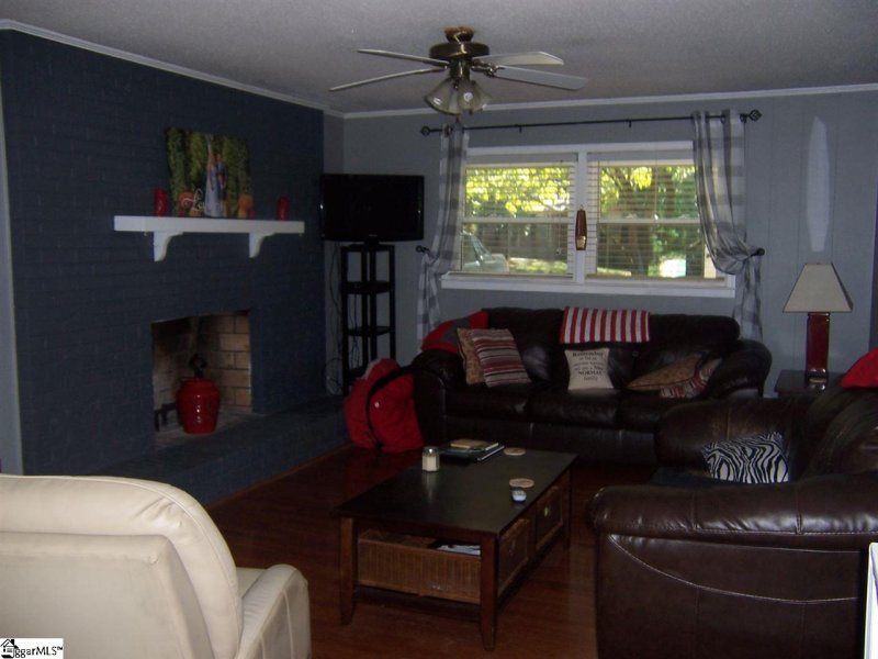 Property image 4 at 110 Bedford Drive, Taylors, SC 29687