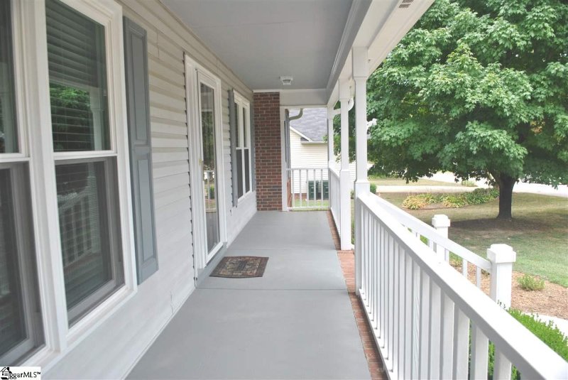 Property image 2 at 104 W Marley Lane, Simpsonville, SC 29681