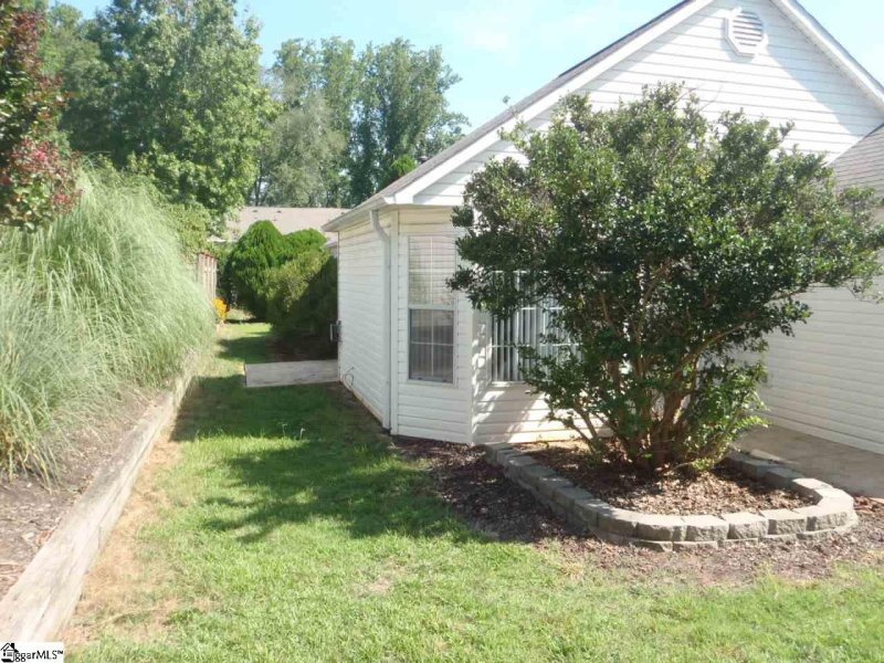 Property image 2 at 19 Lantern Lane, Greer, SC 29651-1255