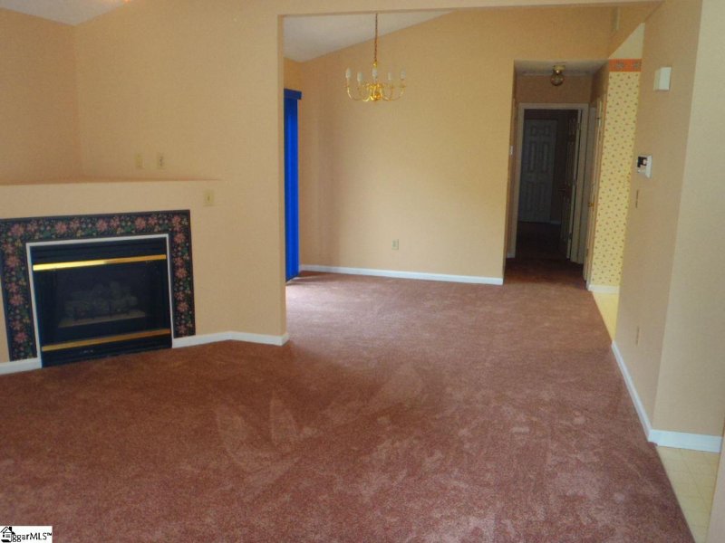 Property image 4 at 19 Lantern Lane, Greer, SC 29651-1255