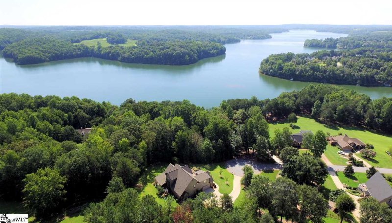 Property image 3 at 327 Bass Cove Drive, Taylors, SC 29687