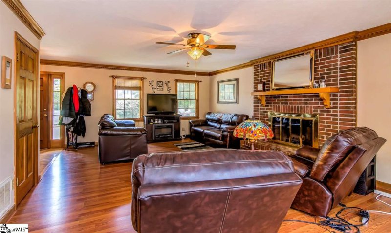 Property image 2 at 8 Raintree Court, Taylors, SC 29687