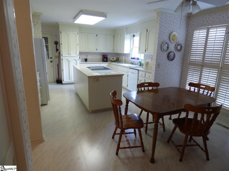 Property image 5 at 111 W Hackney Road, Greer, SC 29650