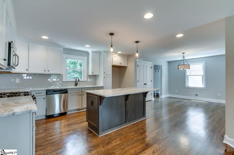 Property image 3 at 204 Lowndes Avenue, Greenville, SC 29607