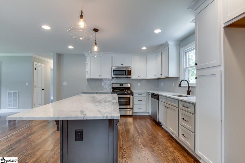 Property image 5 at 204 Lowndes Avenue, Greenville, SC 29607