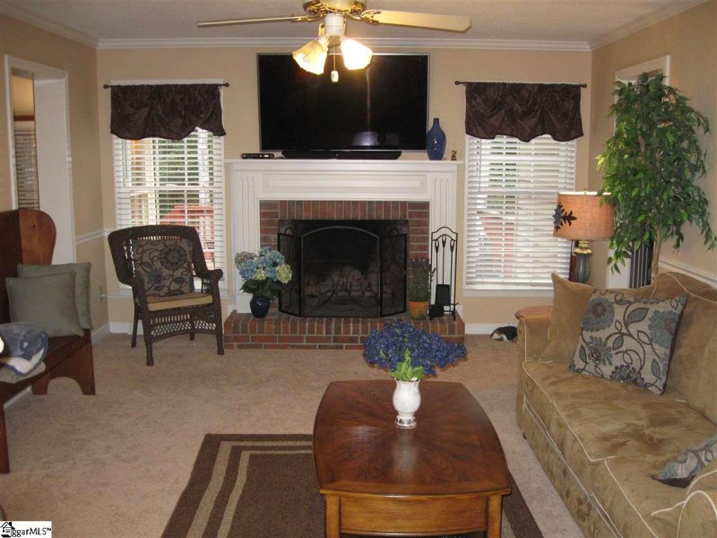 Property image 2 at 7 Oak Brook Way, Taylors, SC 29687