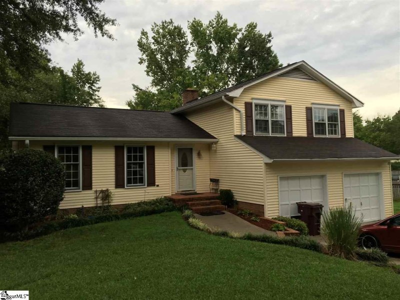 Property image 2 at 102 Woodview Drive, Taylors, SC 29687