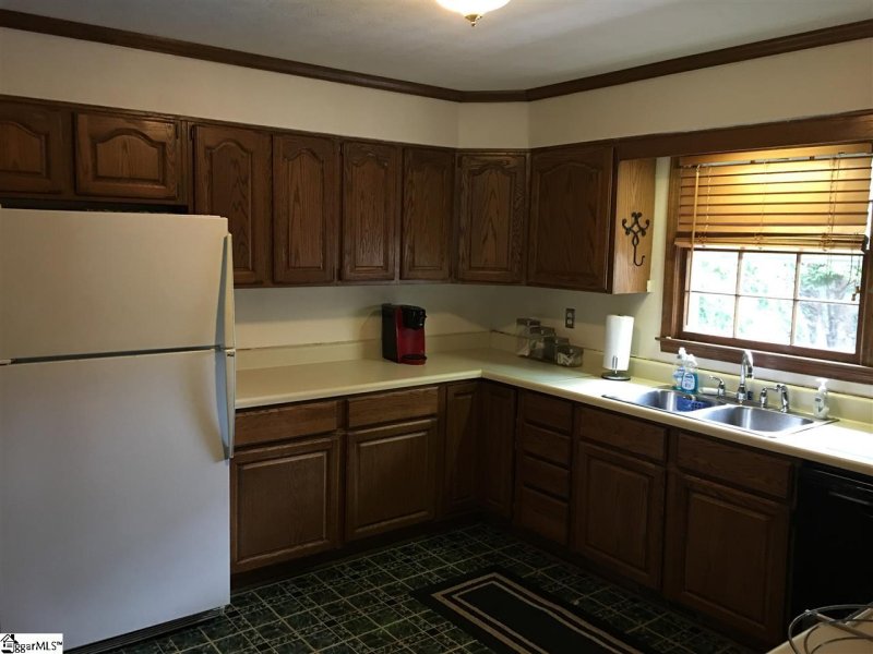 Property image 4 at 102 Woodview Drive, Taylors, SC 29687