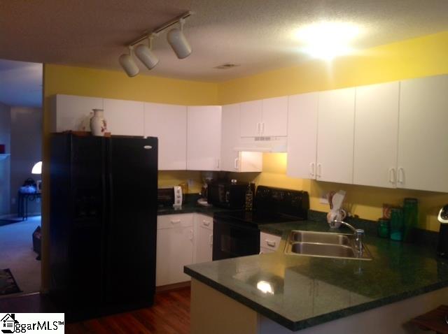 Property image 5 at 8 Michell Drive, Taylors, SC 29687