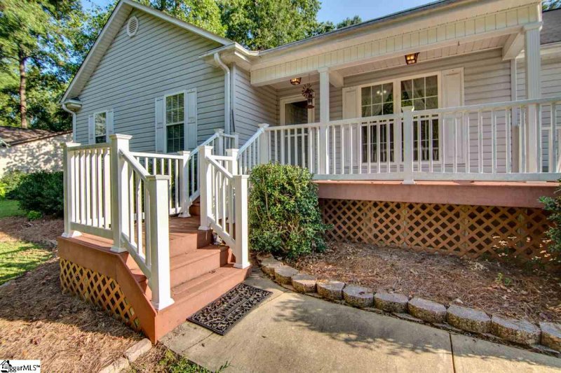 Property image 2 at 108 Helen Street, Simpsonville, SC 29681