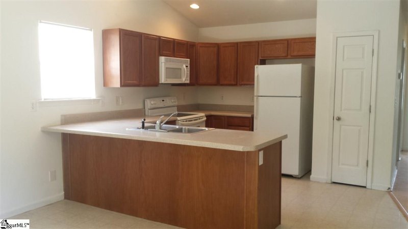 Property image 3 at 11 Landing Lane, Simpsonville, SC 29681