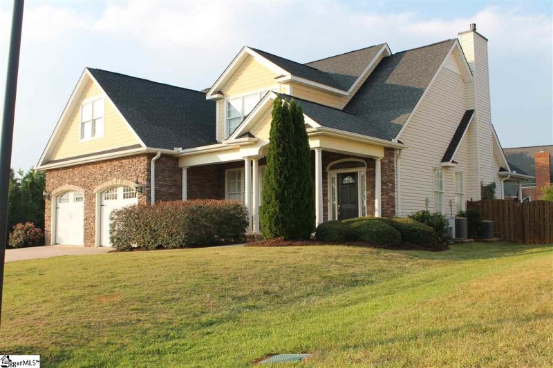 Property image 2 at 410 Park Ridge Circle, Greer, SC 29651