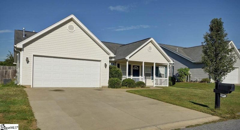 Property image 2 at 18 Landing Lane, Simpsonville, SC 29681-6520