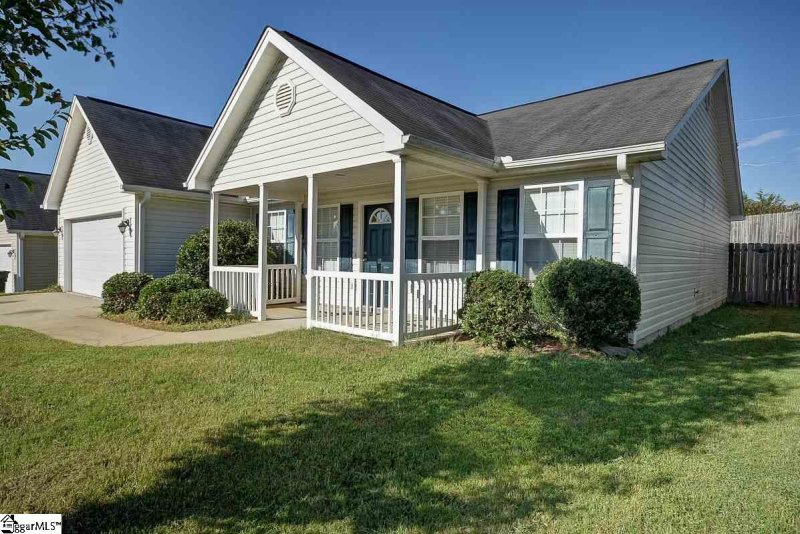Property image 3 at 18 Landing Lane, Simpsonville, SC 29681-6520