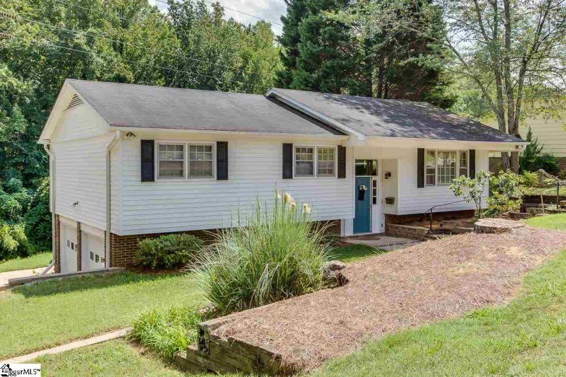 Property image 2 at 218 Lowndes Avenue, Greenville, SC 29607