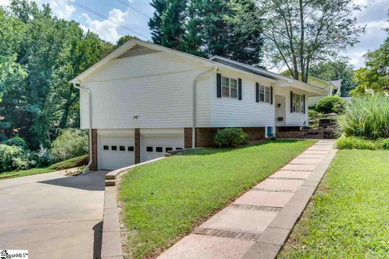 Property image 3 at 218 Lowndes Avenue, Greenville, SC 29607