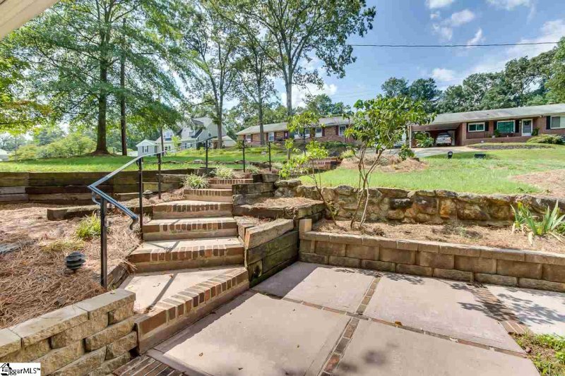 Property image 4 at 218 Lowndes Avenue, Greenville, SC 29607